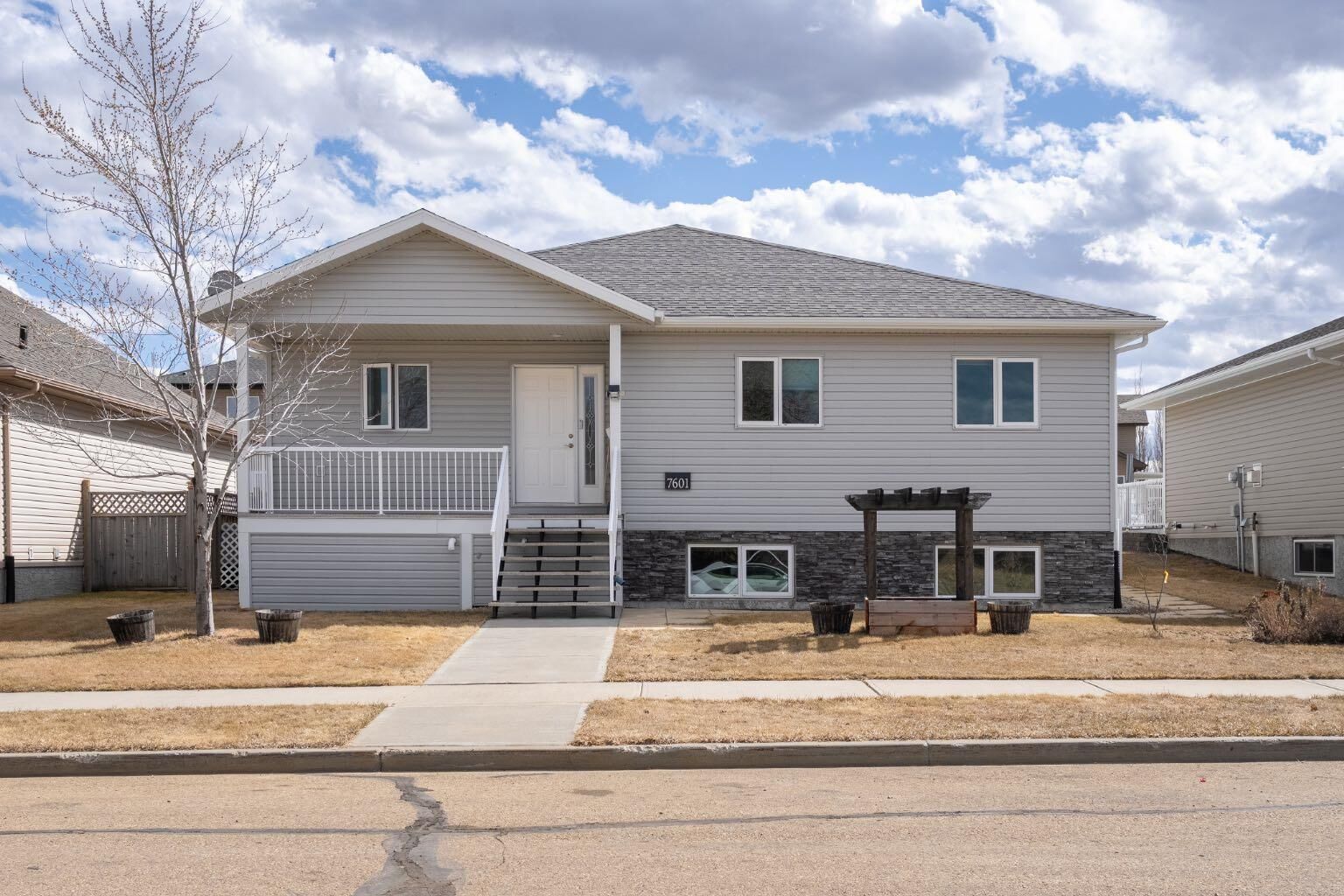 Property Photo: 7601 41 Avenue AB T4V 4C7