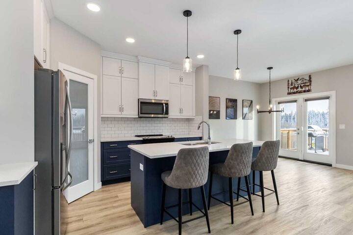 Property Photo:  113 Hodgins Avenue  AB T8H 0H4 