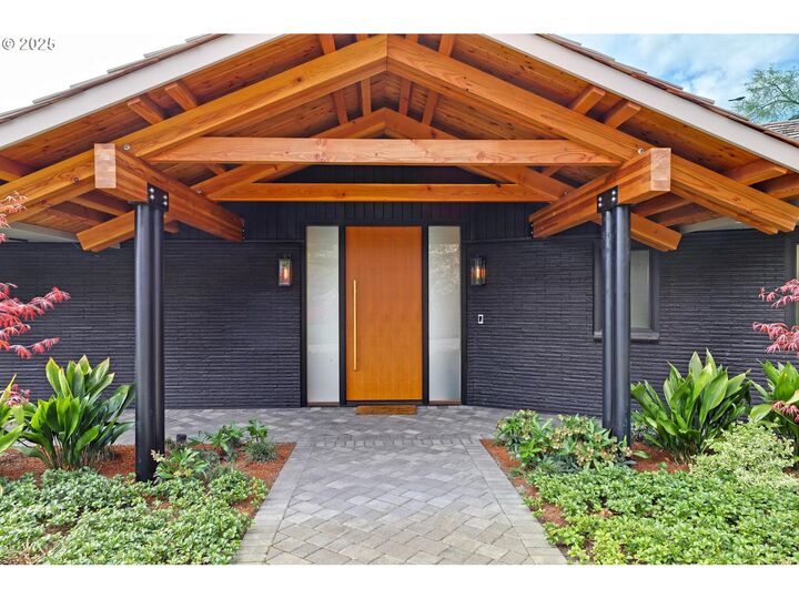 Property Photo:  7750 SW Montclair Dr  OR 97225 