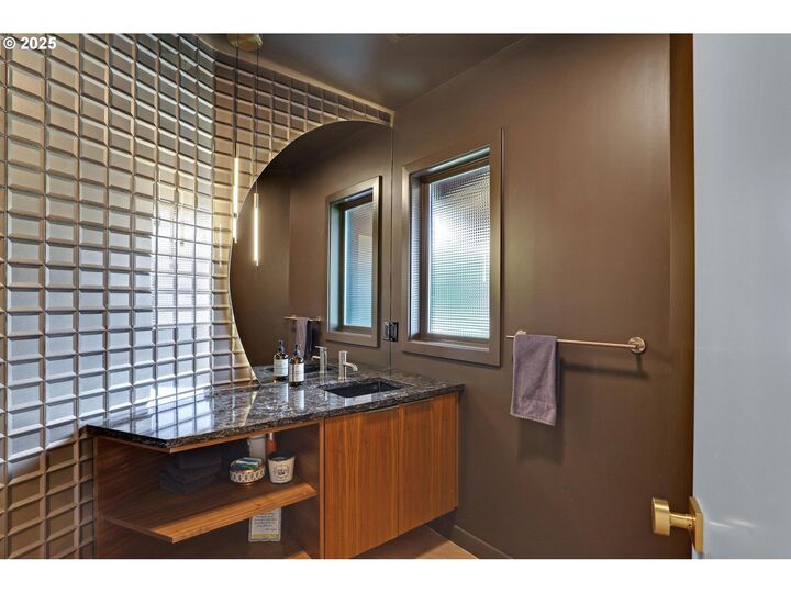 Property Photo:  7750 SW Montclair Dr  OR 97225 