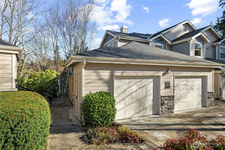 Property Photo:  4309  Issaquah Pine Lake Road SE 112  WA 98075 
