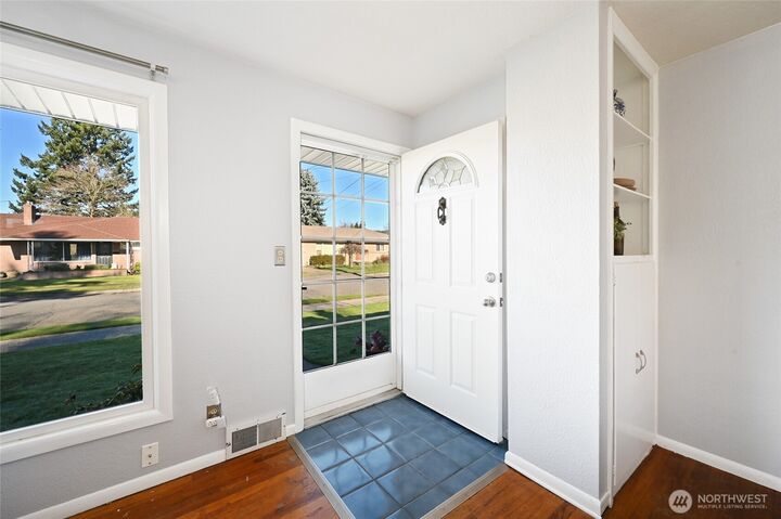 Property Photo:  1704  Rainier Street  WA 98390 