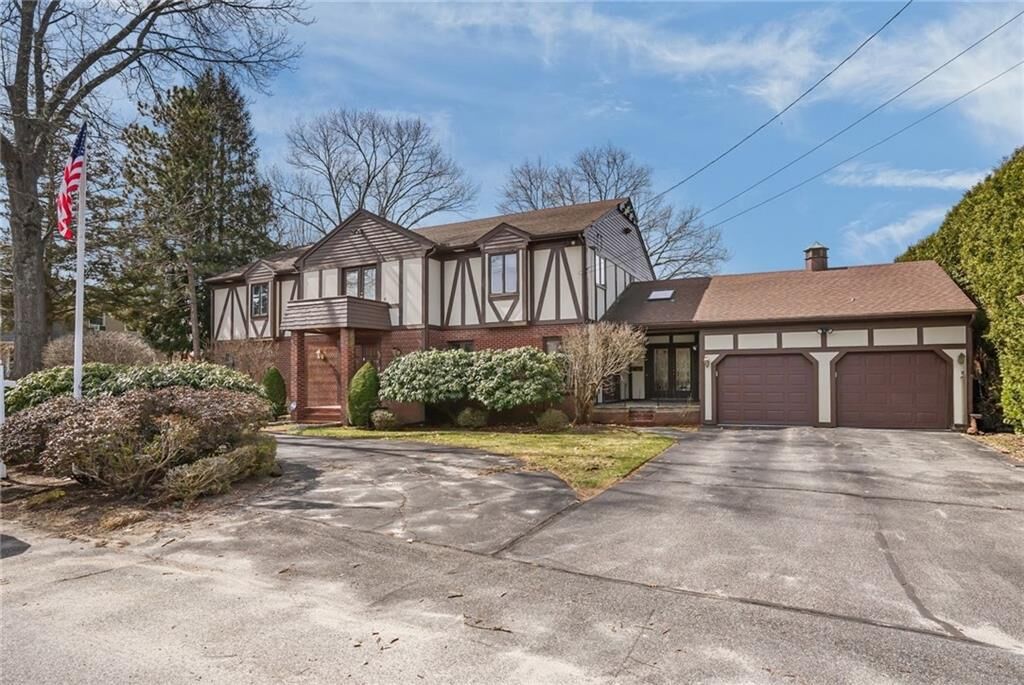 Property Photo:  82 Mountain Laurel Drive  RI 02920 