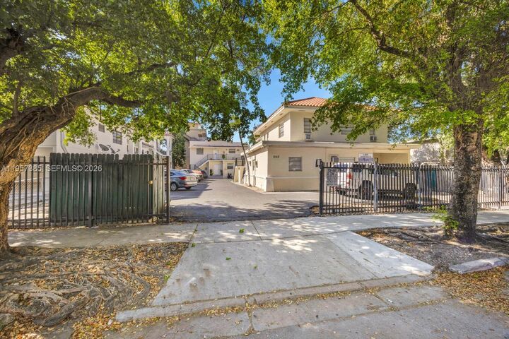 Property Photo:  1362 SW 2nd St  FL 33135 