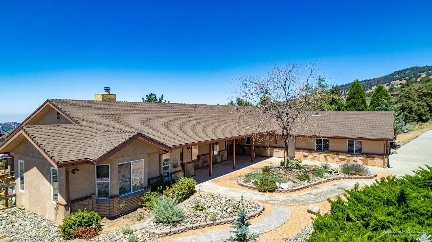 Property Photo:  25380 Paramount Drive  CA 93561 