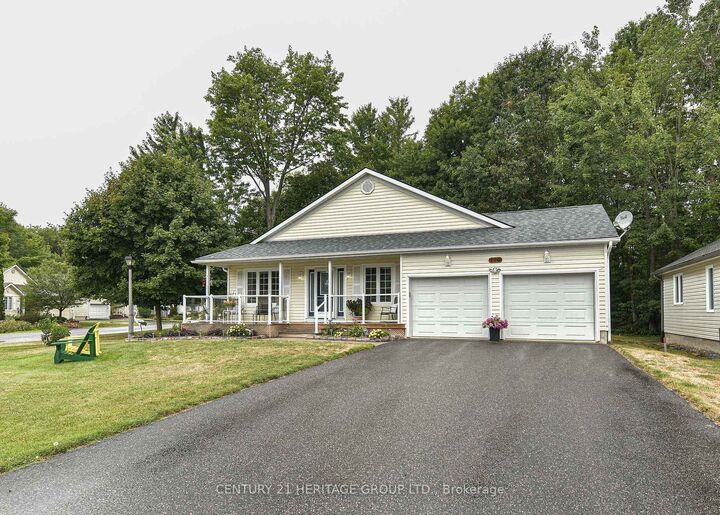 Property Photo:  130 Hedgewood Lane  ON P1P 1Z4 