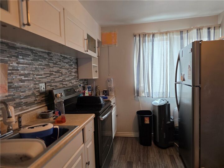 Property Photo:  3691 Allendale (Bldg. 10)  PA 15204 