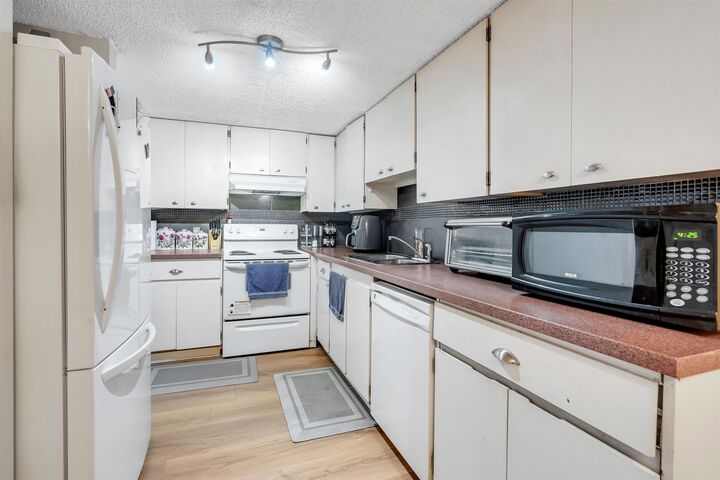 Property Photo: 7116 133B Street 105 BC V3W 8A4