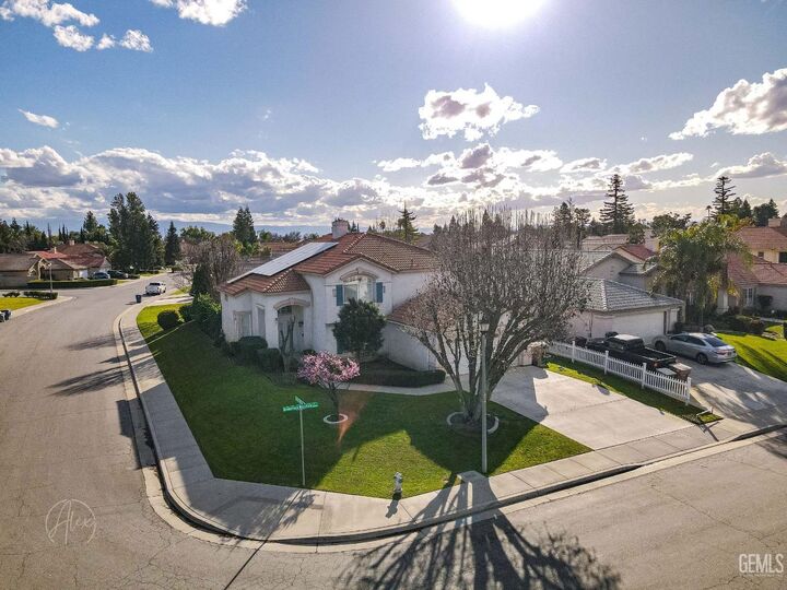 Property Photo: 5841 Greenhorn Mountain Court CA 93313