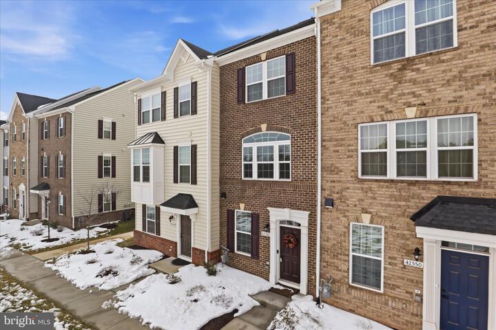 Property Photo:  42552 Antonia Terrace  VA 20166 