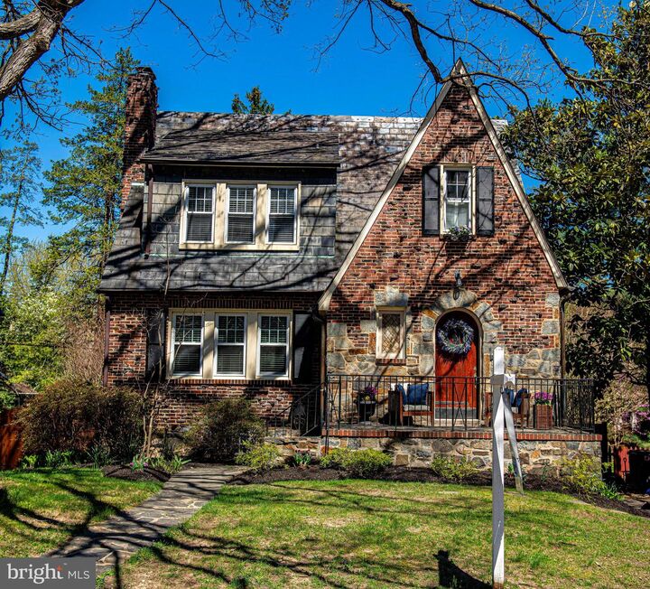 Property Photo: 722 Anneslie Road MD 21212