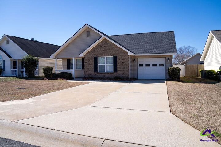 Property Photo:  319 Deerfield Circle  GA 31088 