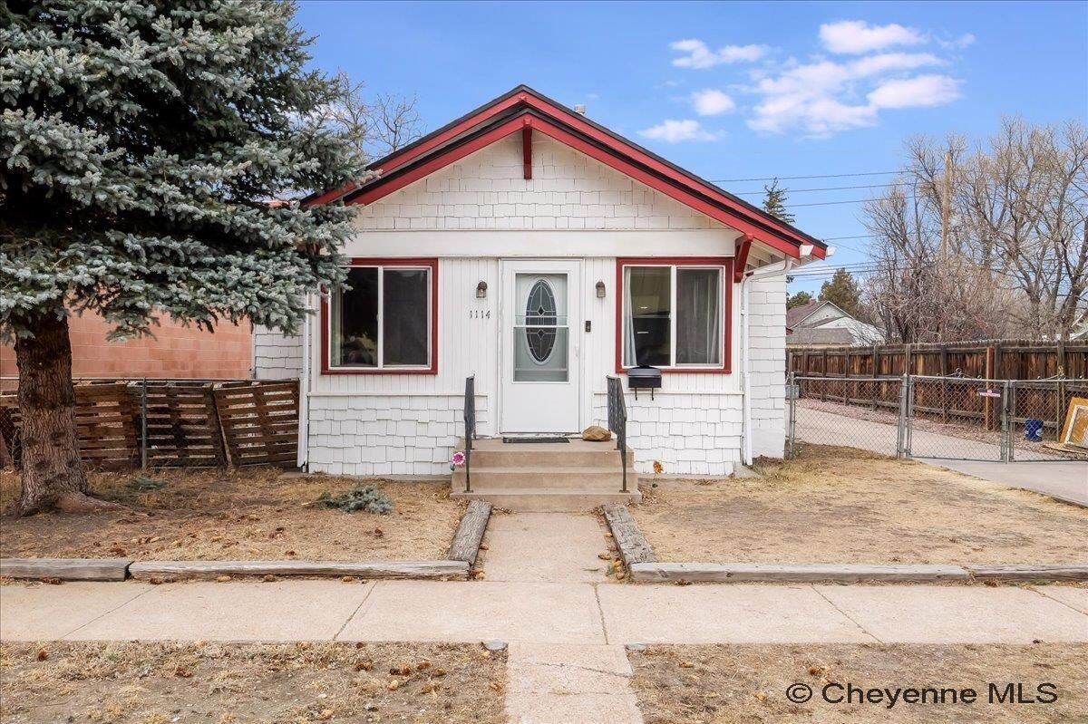 Property Photo:  1114 W 27th St  WY 82001 