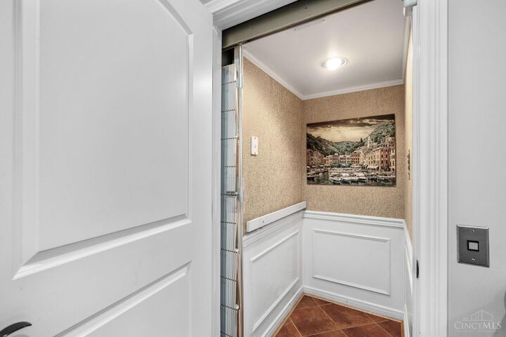 Property Photo:  1464 Riverside Drive  OH 45202 