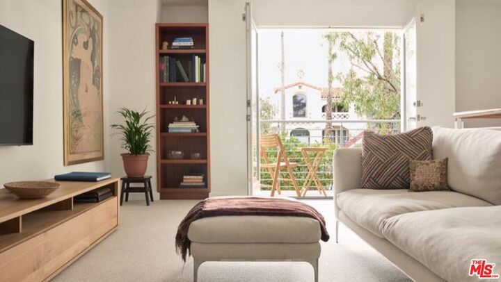 Property Photo:  938 Lincoln Blvd  CA 90403 