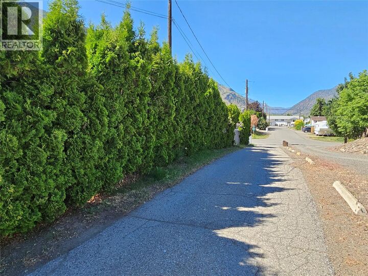 Property Photo: 429 3rd Avenue BC V0X 1N2