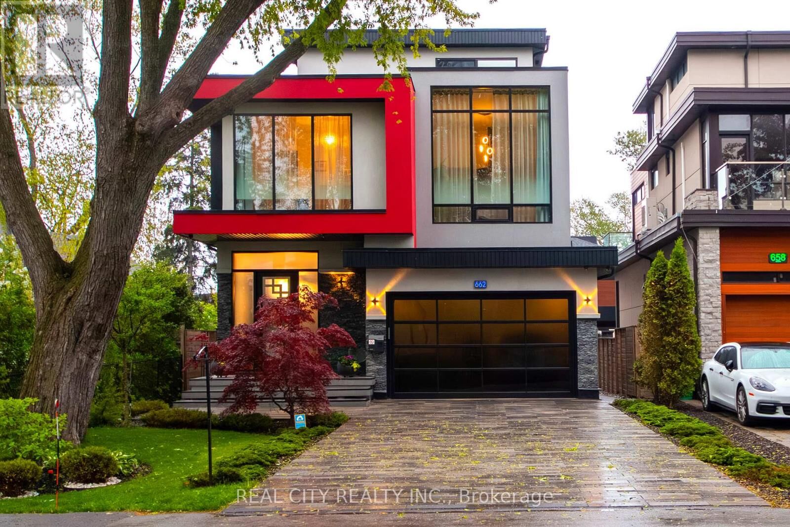 Property Photo:  662 Byngmount Avenue  ON L5G 1R4 