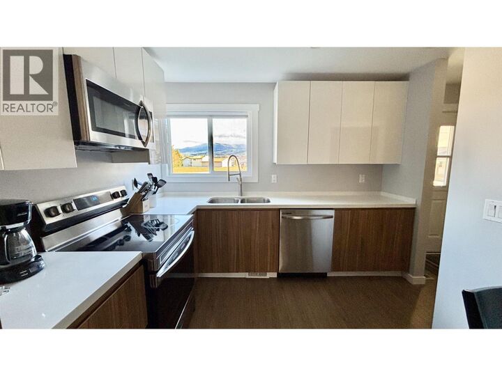 Property Photo: 1425 Nalabila Boulevard 7 BC V8C 1E4