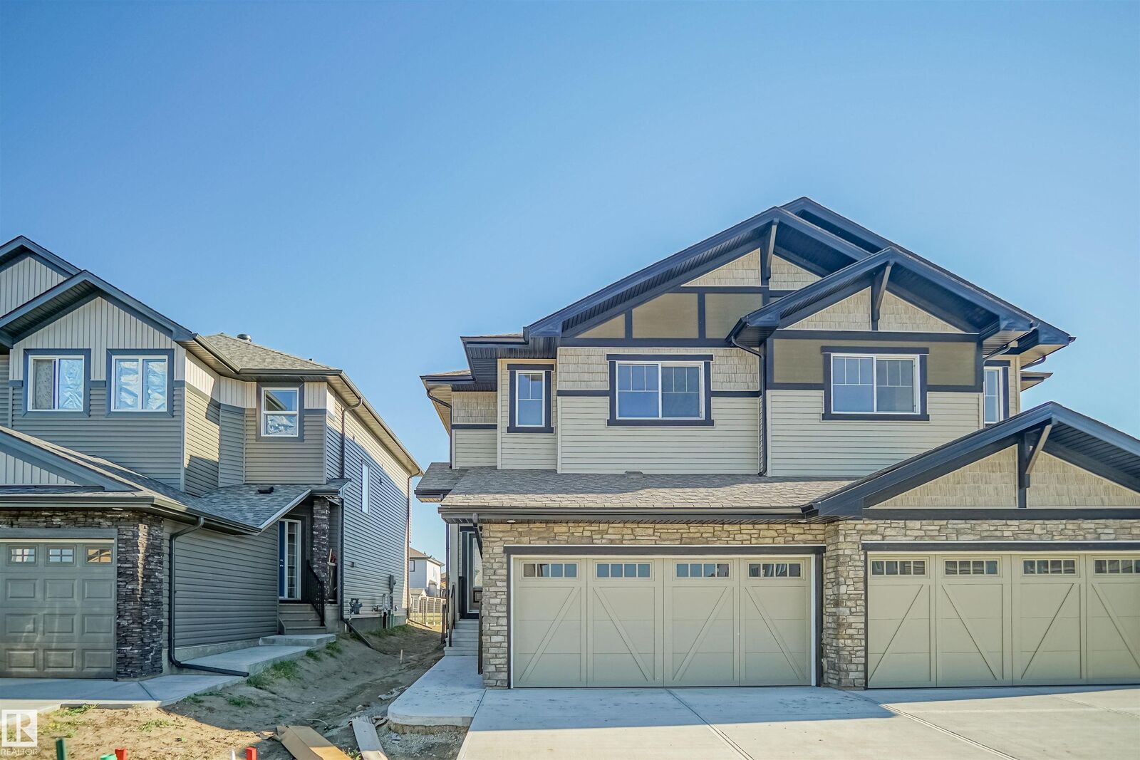 Property Photo:  928 15 Avenue NW  AB T6T 2V2 