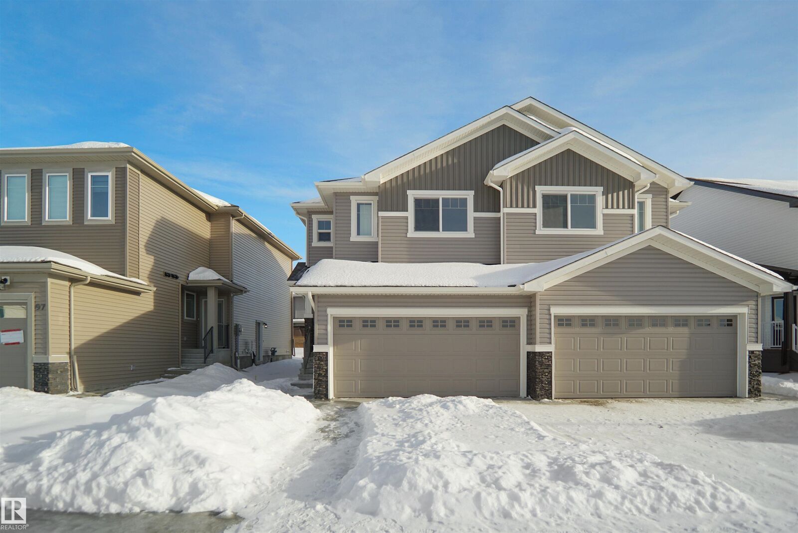 Property Photo:  930 15 Avenue NW  AB T6T 2V2 