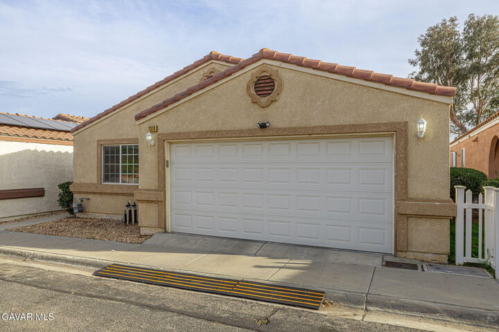 Property Photo:  2318 Horizon Drive  CA 93560 