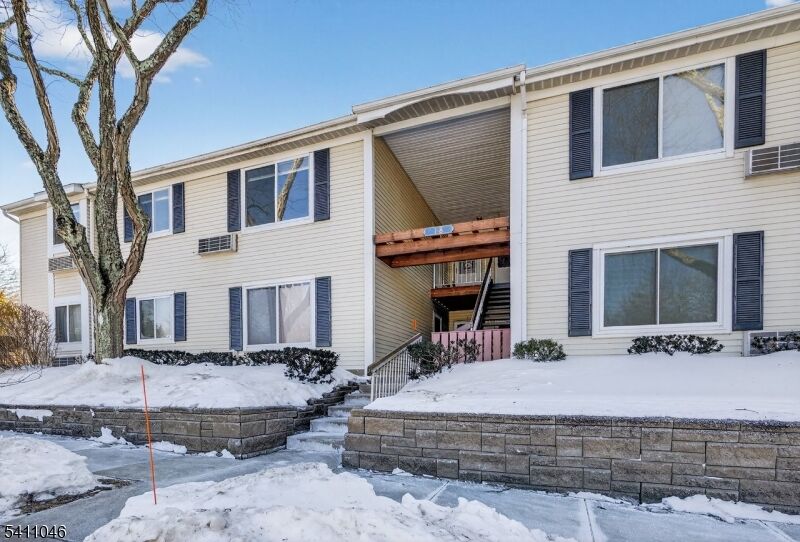 Property Photo:  5 Steeplechase Ct  NJ 08873 