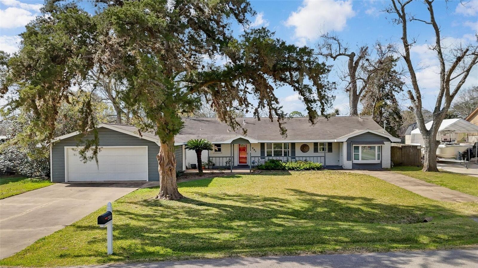 Property Photo:  201 Southern Oaks Drive  TX 77566 