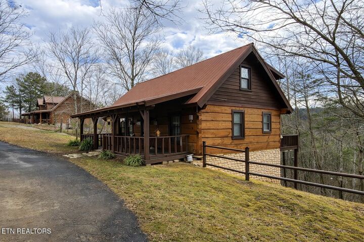 Property Photo: 2039 Piney Overlook Lane TN 37862