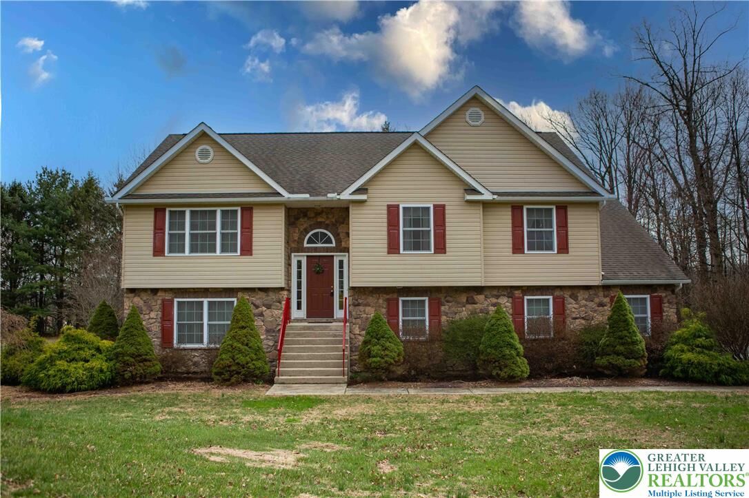 Property Photo:  1357 N Cottonwood Road  PA 18038 