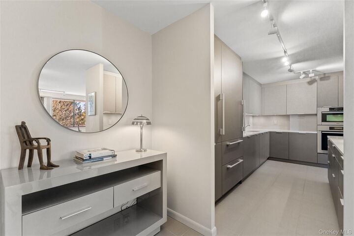 Property Photo:  15 Stewart Place 4A  NY 10603 