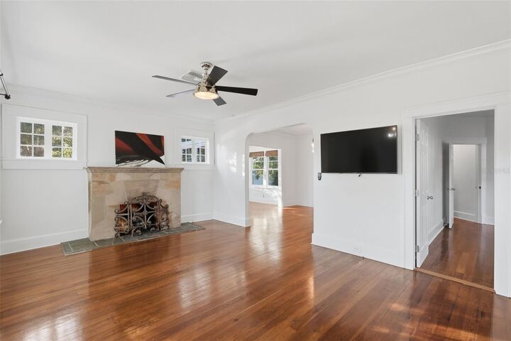 Property Photo:  2059 Burlington Avenue N  FL 33713 