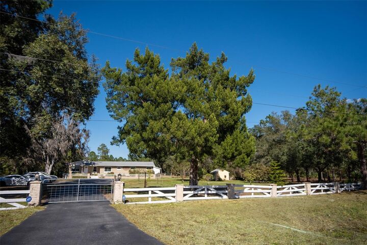 Property Photo:  20963 E Colonial Drive  FL 32709 