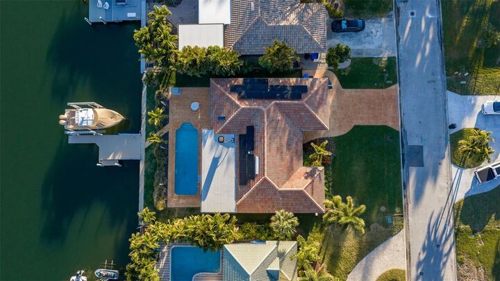 Property Photo: 2024 Massachusetts Avenue NE FL 33703