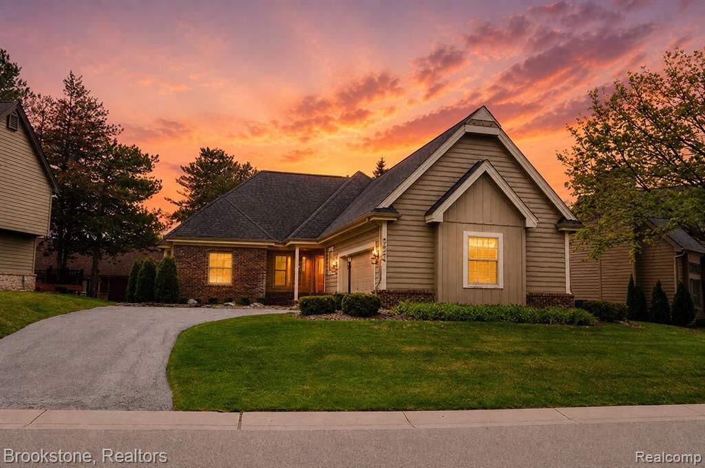 Property Photo: 5624 Northcrest Crossing MI 48346 2749