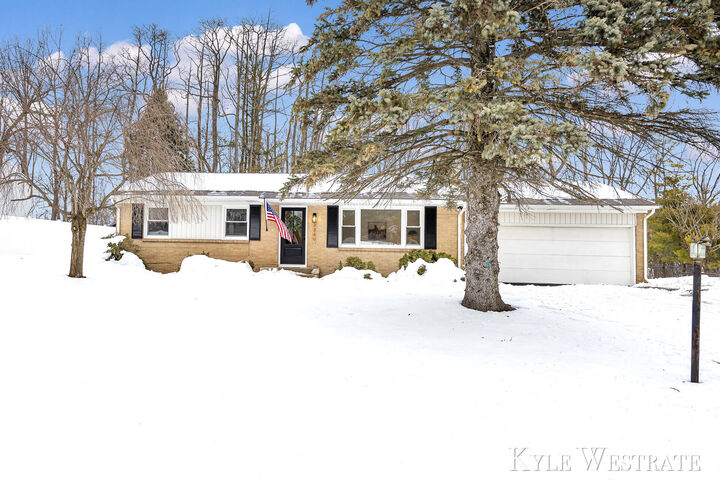 Property Photo: 3349 Chevy Chase Street NE MI 49546