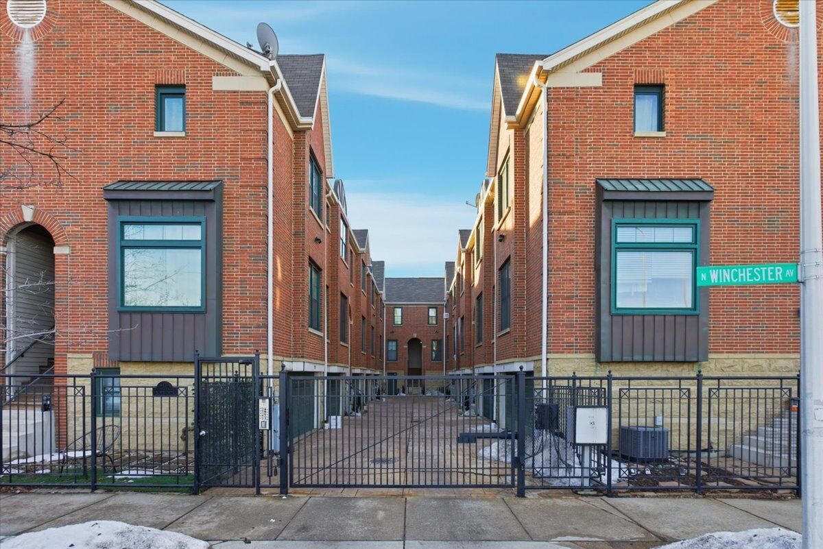 Property Photo:  2140 N Winchester Avenue 10  IL 60614 