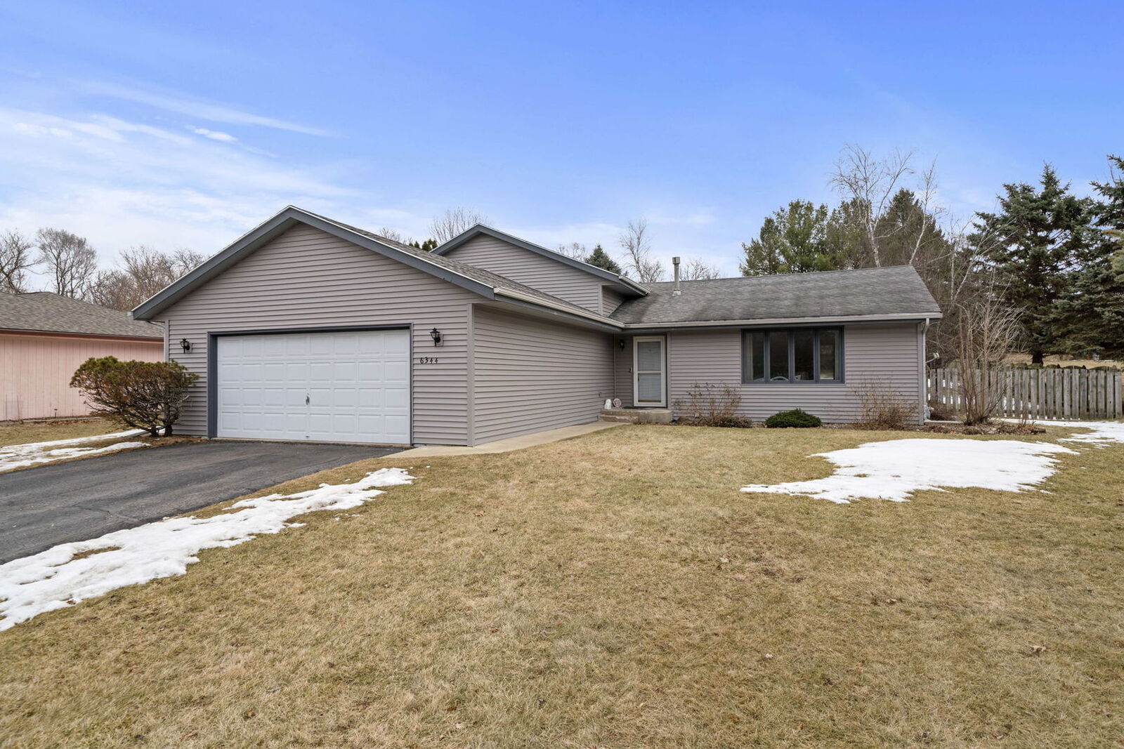 Property Photo:  