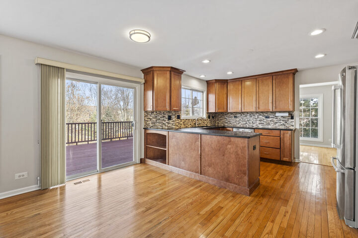 Property Photo: 1460 Lancaster Lane IL 60102