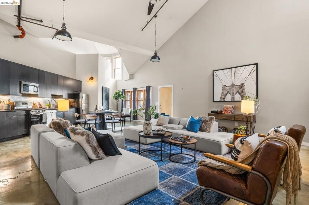 Property Photo:  2875 Glascock St 209  CA 94601 