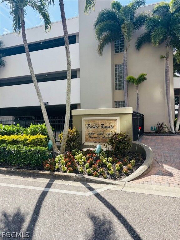 Property Photo:  1910 Virginia Avenue 1103  FL 33901 