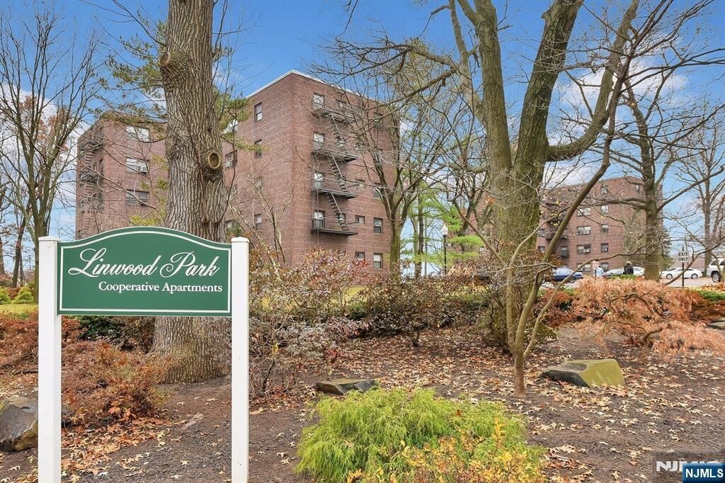 Property Photo:  3050 Edwin Avenue #2D  NJ 07024 