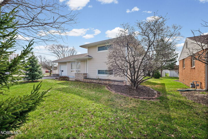 Property Photo:  701 W Melrose Avenue  OH 45840 