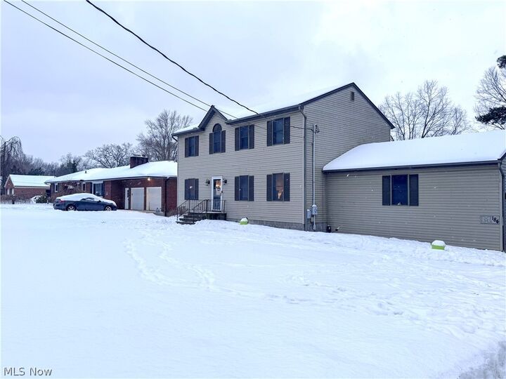 Property Photo: 184 Darlington Road SE OH 44484