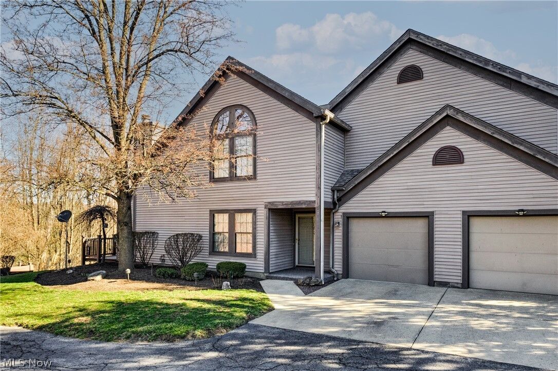 Property Photo:  4032 Saint Andrews Court 1  OH 44406 