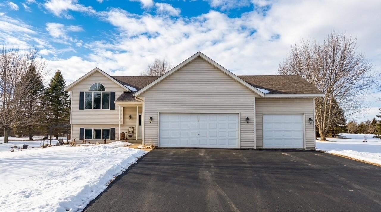 Property Photo:  602 Summerfield Circle  WI 54016 