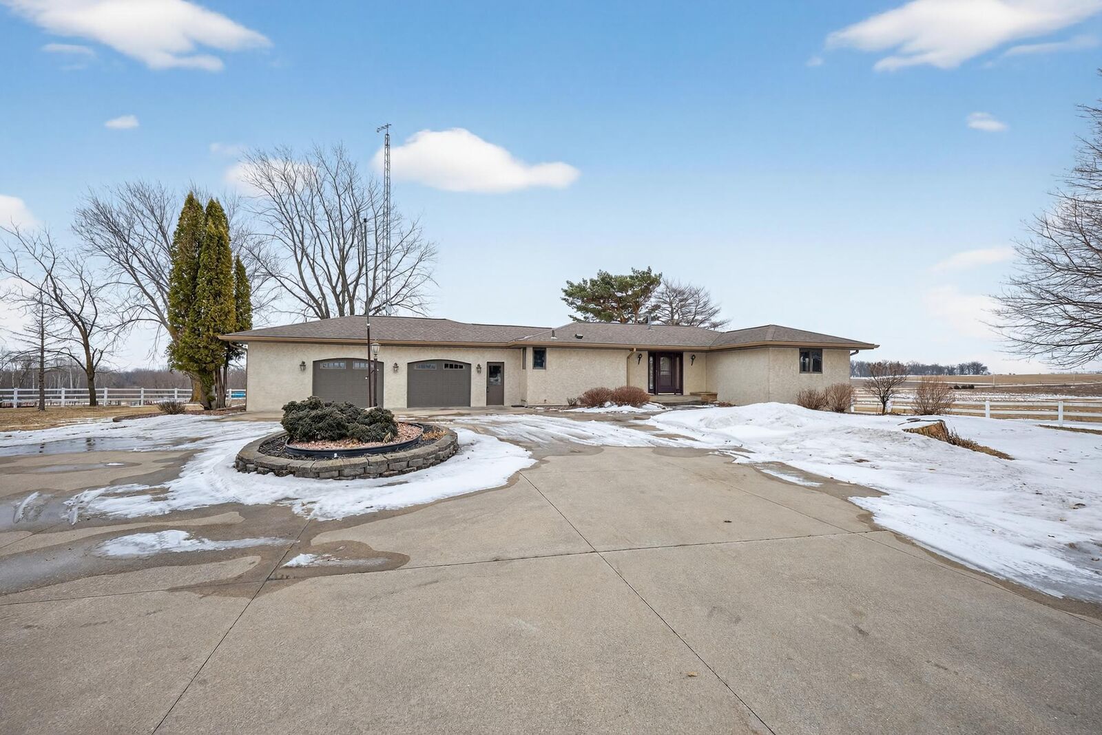 Property Photo:  1600 County 8 Road SW  MN 55976 