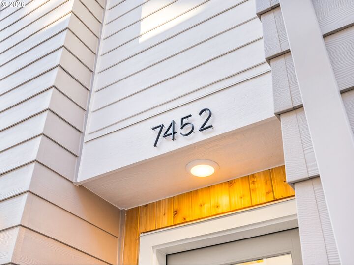 Property Photo:  7452 SE Tolman St  OR 97213 