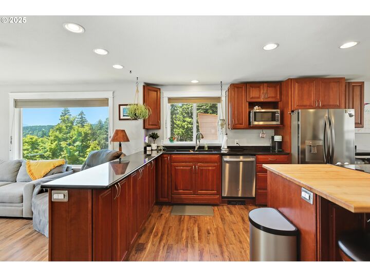 Property Photo: 438 NW Roselawn St WA 98648