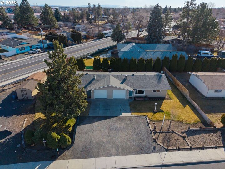 Property Photo:  2412 SW Wickiup Ave  OR 97756 