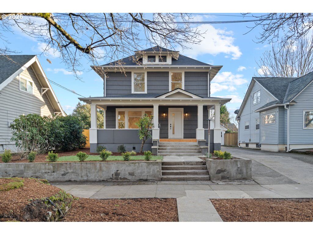 Property Photo:  2136 N Webster St  OR 97217 